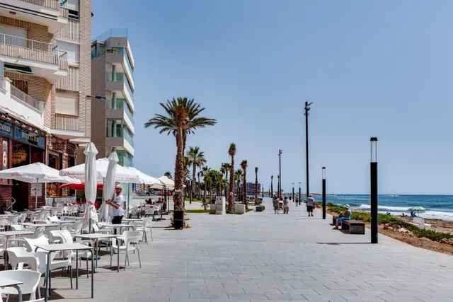 Modernos Apartamento a 250m de la Playa del Cura en Torrevieja — 14