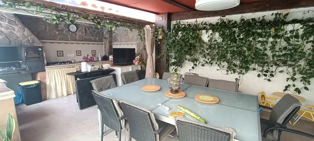 CASA DE 3 PLANTAS CON GARAJE Y PISCINA PRIVADA — 18