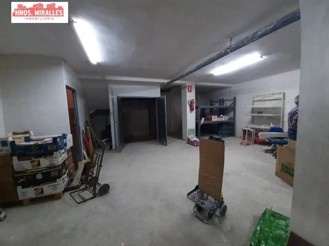 LOCAL DISPONIBLE PARA CUALQUER TIPO DE NEGOCIO, MUY INTERESANTE Y EN ZONA CENTRO. — 13