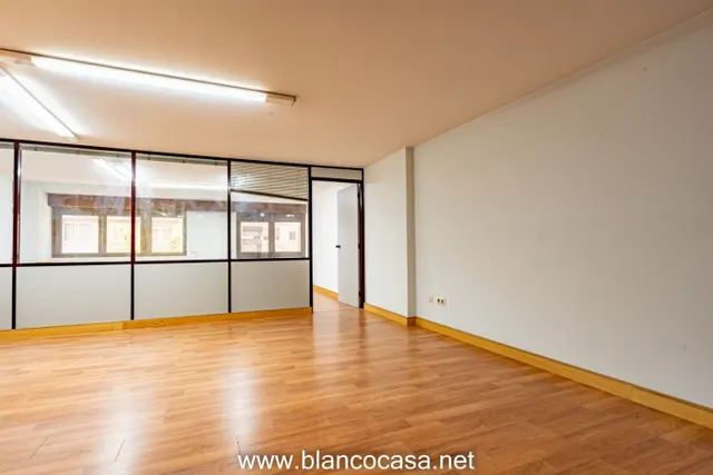 Entreplanta en venta ó alquiler C/Barcelona (Carballo) — 17