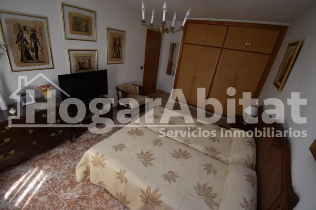 VILLA de 2 alturas con JARDÍN y PISCINA — 41