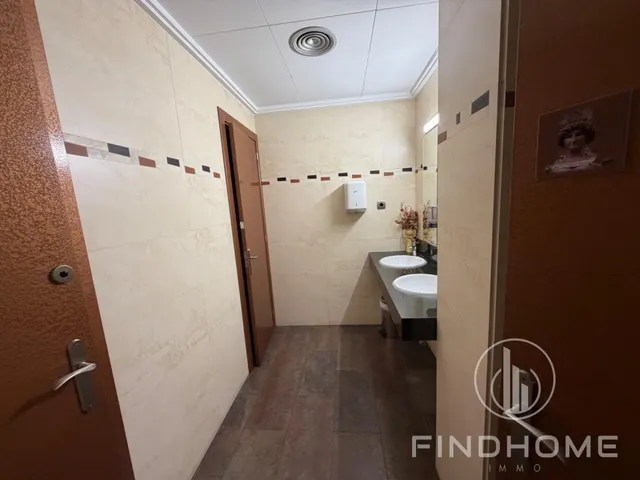 Negocio 303m² en venta - Centro — 25
