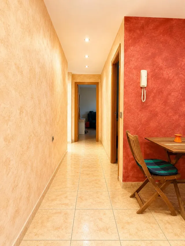 CASA INDEPENDIENTE CON 966 M/2 DE PARCELA EN NUEVO HIGUERON . — 28