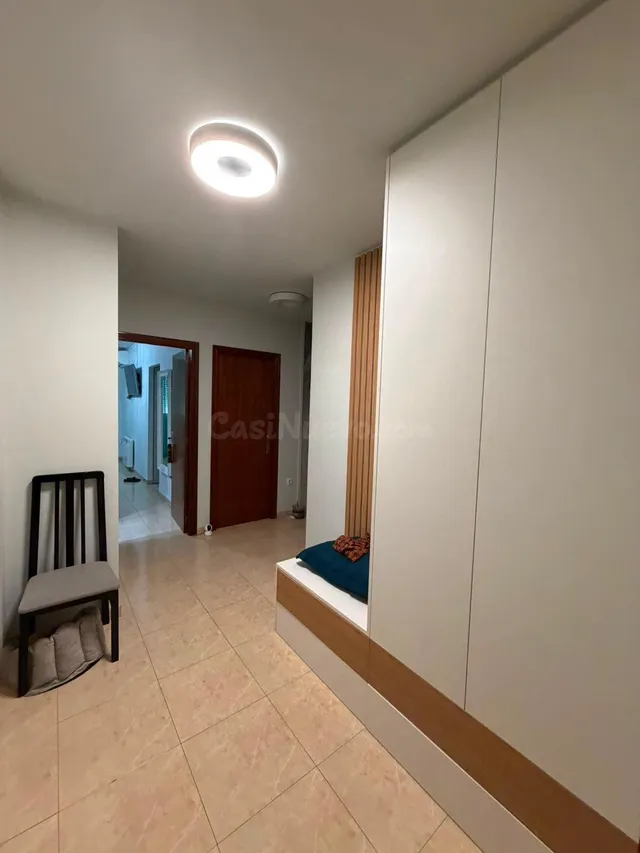 Piso reformado de 3 habitaciones con garaje grande en Mequin - foto 5