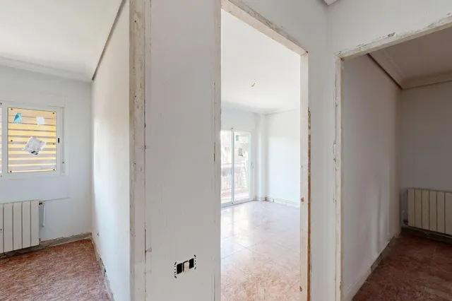 Piso exterior de 111 m2 con 4 dormitorios, garaje y trastero en Av Juan Antonio Perea — 36