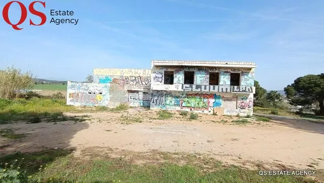 Edificio a reformar con terreno amplio en Palafolls - foto 2