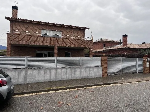 Venta chalet en Llinars del Valles - foto 2