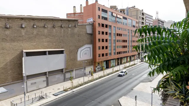 Amplia Vivienda en Avenida César Augusto con Garaje — 37