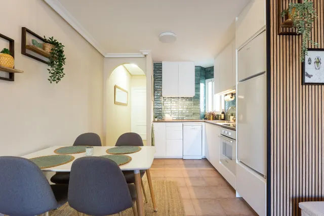 Ático renovado con estilo y balcón cerca de la playa — 6