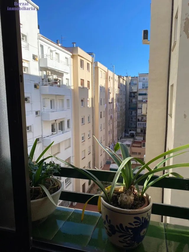 Piso en GRAN VIA , siete dormitorios. Orientación SUR. Dos garajes opcionales — 28