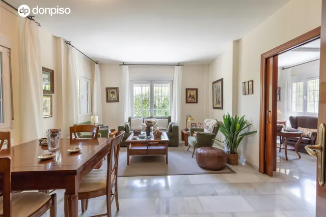 Chalet pareado con piscina, jardín y bonitas vistas a Granada en La Zubia — 10