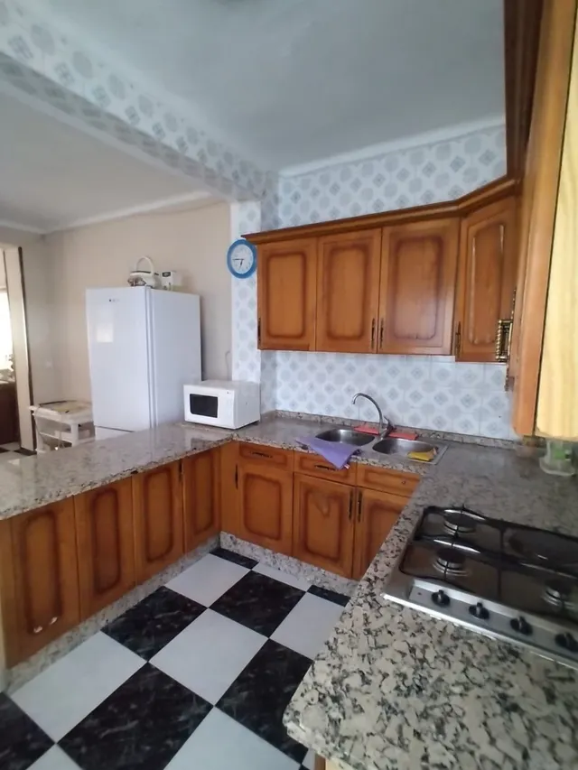 GRAN CASA CON AMPLIA COCHERA Y PATIO — 2