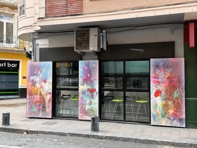 SE VENDE LOCAL TOTALMENTE INSTALADO PARA BAR — 29