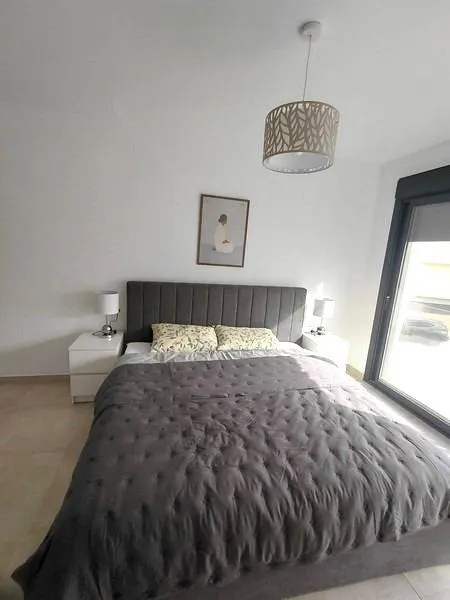 ALTO STANDING - Se vende bonita y amplia VILLA CON SOTANO Y PISCINA PRIVADA, 300 metros de parcela.- — 23
