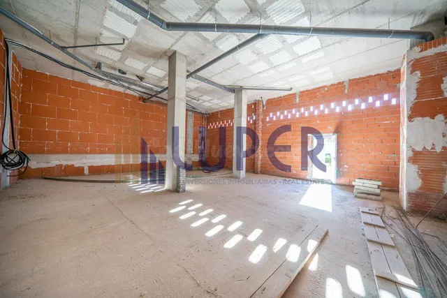 Local comercial de 400m2 en San Vicente, zona Huerta - foto 2