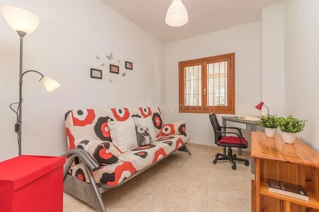 BONITO APARTAMENTO EN TORREVIEJA:3 HAB, 1 BAÑO, 1 ASEO — 4