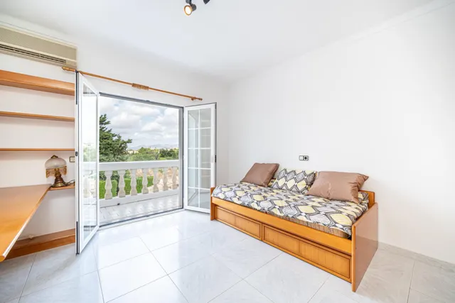 Chalet urbano con piscina y jardín en Sa Cabaneta — 28