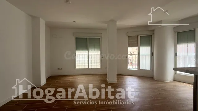¡OPORTUNIDAD! REFORMADO Y EXTERIOR CON ASCENSOR EN EL CENTRO - foto 3