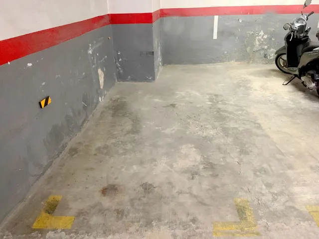 Se vende plaza de aparcamiento en Eixample / Sant Antoni (Barcelona). — 6