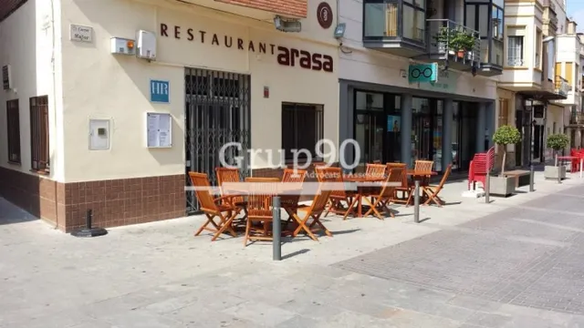 Hostal-Restaurante en la plaza del pueblo — 3