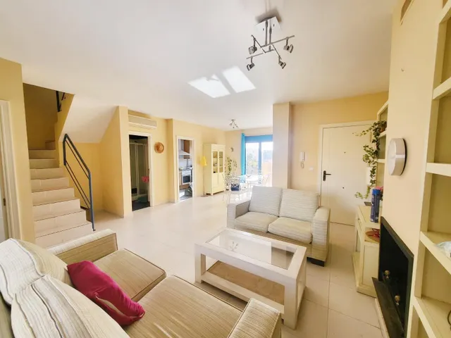 ÁTICO EXCLUSIVO CON VISTAS, TERRAZAS, PISCINA Y GARAJE – A 250 M DE LA PLAYA — 2