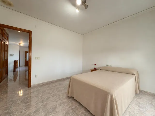 Casa con patio, terraza y acceso a dos calles en el centro de Beniarjó — 43