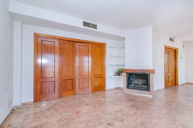 Chalet independiente en esquina en una zona muy buena de Huétor Vega — 8