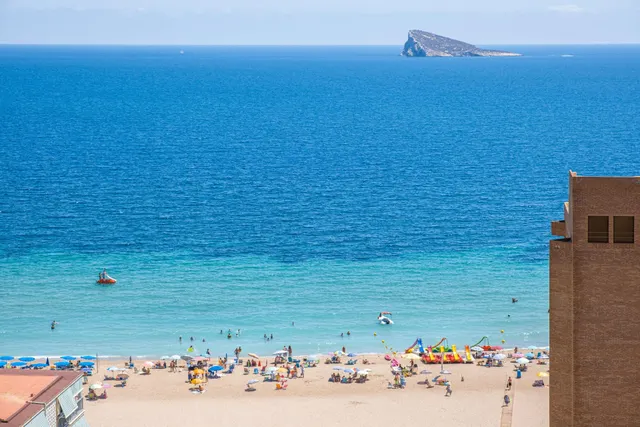 Ático en segunda línea de playa Poniente con vistas panorámicas al mar, a la playa y a la ciudad. — 5