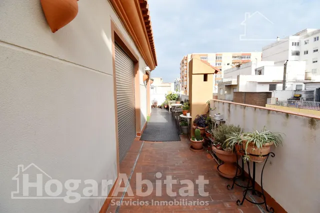 CASA SEMINUEVA CON GRAN TERRAZA Y GARAJE — 14