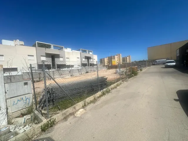 SE ALQUILA PARCELA COMERCIAL DE 1200 M2 IDEAL PARA UN GARDEN