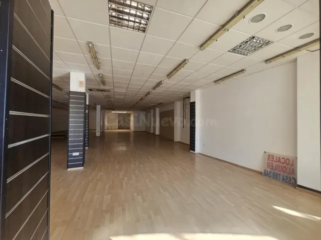 LOCAL COMERCIAL EN UBICACIÓN ESTRATÉGICA - foto 3
