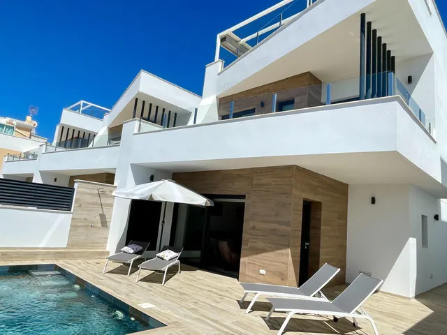 Villa independiente con piscina privada, solárium y vistas a la laguna en Moncayo — 8