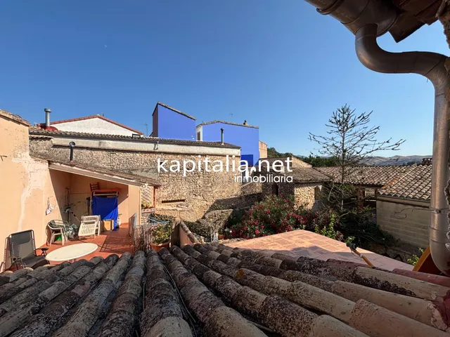 Amplia casa de pueblo en Alcalá - foto 4