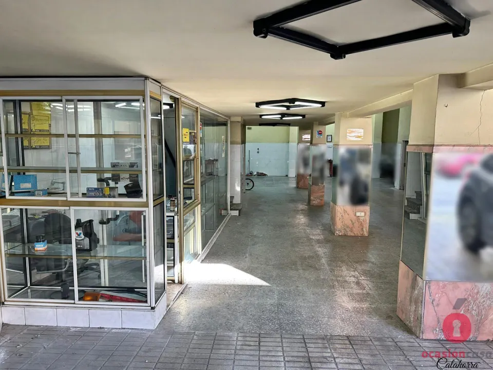 LOCAL COMERCIAL DE 300 METROS - JUNTO FACULTAD DE DERECHO