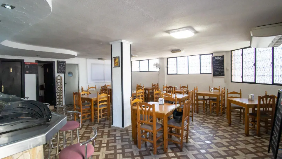 Local en Petrer zona Salinetas montado para empezar tu nuevo negocio