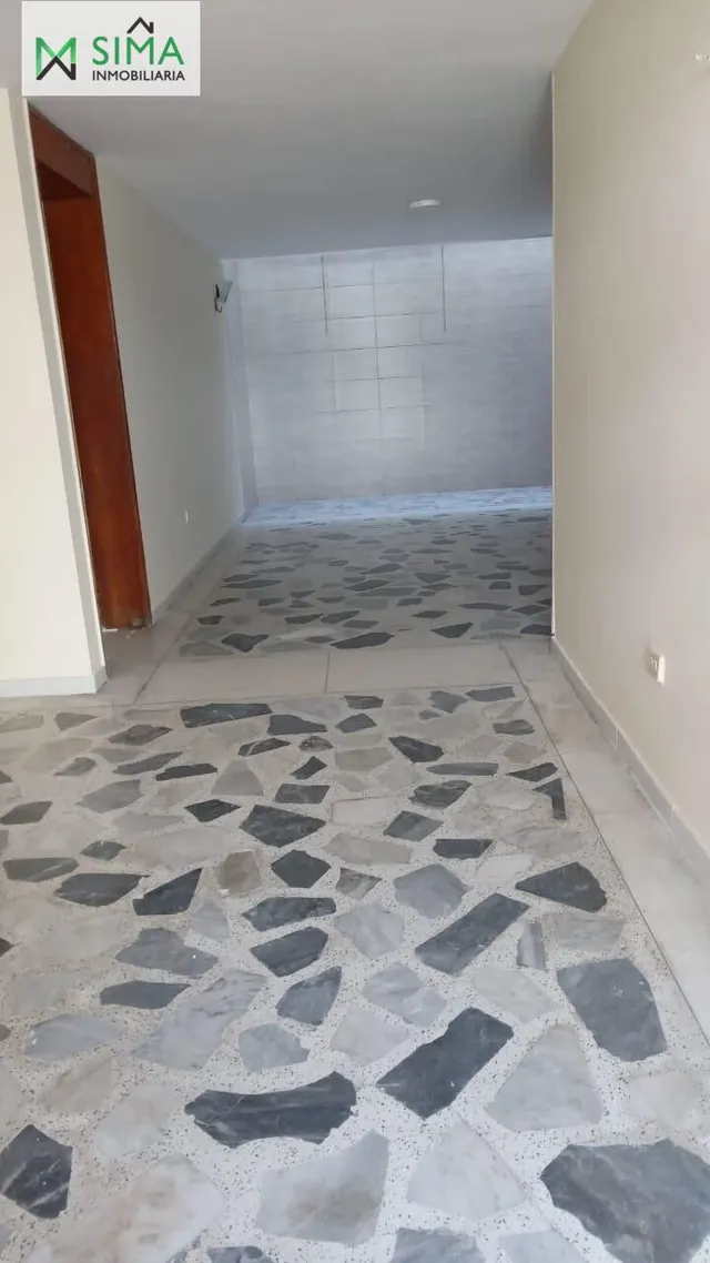 Se renta o vende amplia casa en Manga para uso comercial — 6