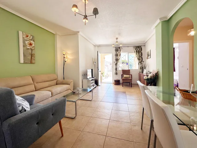 Encantador bungalow en esquina con jardín privado y vistas a la piscina — 11