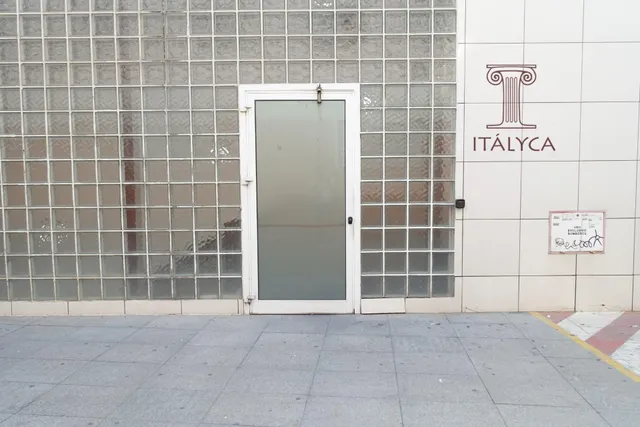Estupenda plaza de garaje en calle Guadalquivir — 12
