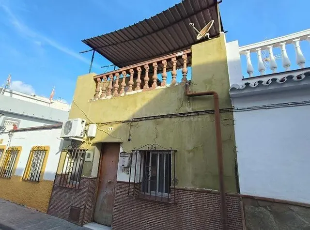 SE VENDE residencial OKUPADO en C Azucenas 31 de San Roque - foto 3