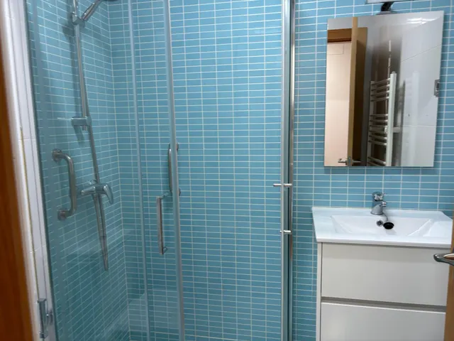 SE VENDE APARTAMENTO SEMINUEVO EN VALENCIA DE DON JUAN, COCINA AMUEBLADA, 2 HAB., SALÓN,  2 BAÑOS, TRASTERO, ASCENSOR Y PLAZA DE GARAJE. — 10