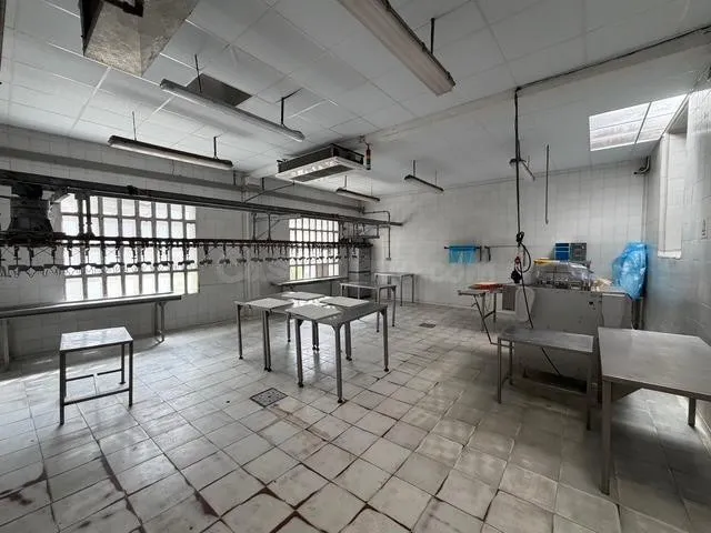 Edificio / nave con potencial en Copons! - foto 5