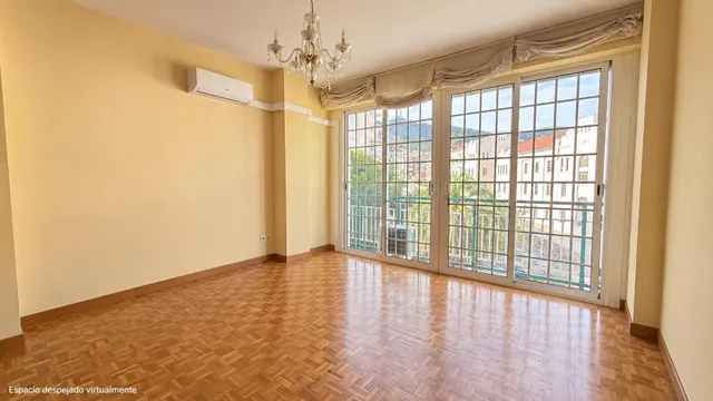 Amplia vivienda de 4 habitaciones con terraza acristalada, chimenea y aparcamiento — 17