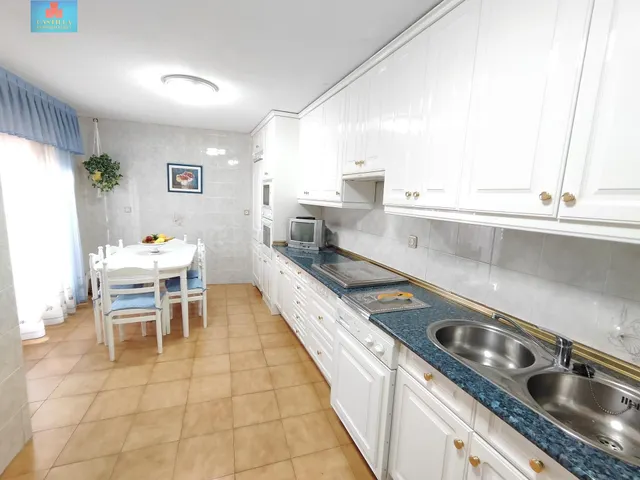 OPORTUNIDAD ESPECTACULAR CASA DE 424M2 ZONA CENTRO - foto 5