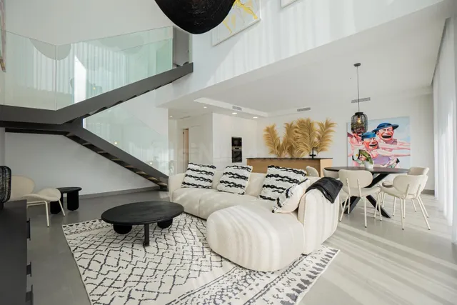 SE VENDE PRECIOSA CASA CON VISTAS AL MAR EN FINESTRAT