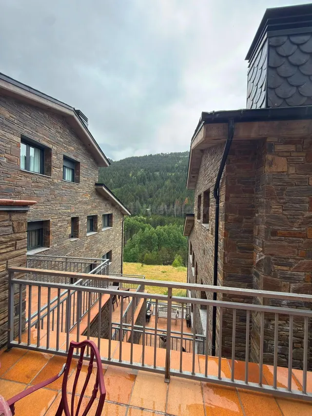 Exclusivo ático de 1 habitación con terraza de 40 m2 en Bord - foto 3