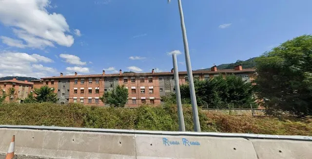SE VENDE piso OKUPA en C Rio Caudal 21 de Mieres - foto 3