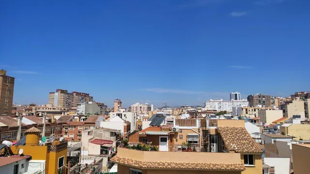 Edificio en Huelin tocando la playa con Inversión — 22