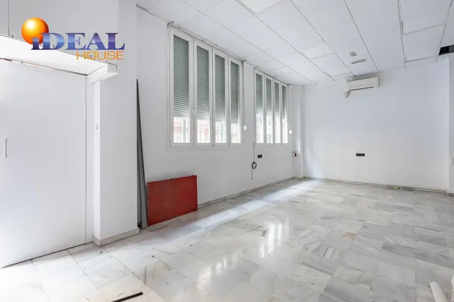LOCAL COMERCIAL EN ARABIAL JUNTO HIPERCOR — 4
