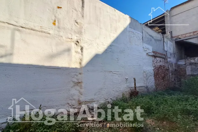 ¡OPORTUNIDAD INCREÍBLE! TERRENO URBANO AMPLIO Y CON COCHERA — 12