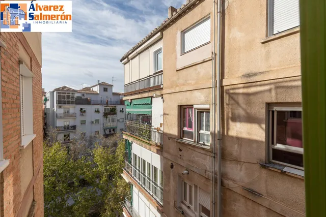 Piso de 3 dormitorios en calle milán, zaidín | muy luminoso y con gran potencial — 24